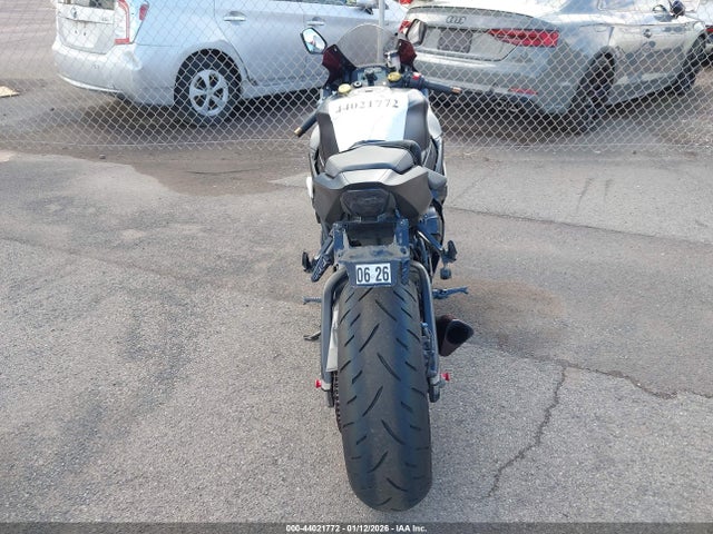 Suzuki GSX-R1000 2017 JS1DM11B2H2101675 Image 6
