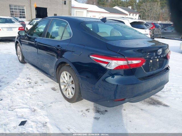 2019 TOYOTA CAMRY 4T1B11HK5KU722850 Photo 2