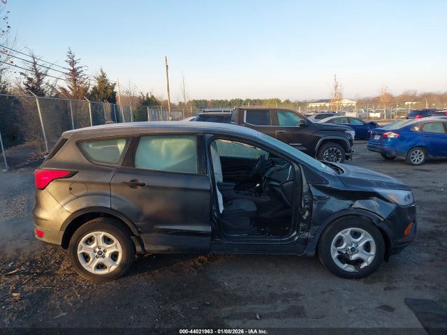 44021963 :رقم المزاد ، 1FMCU0F74KUC20819 vin ، 2019 Ford Escape S مزاد بيع