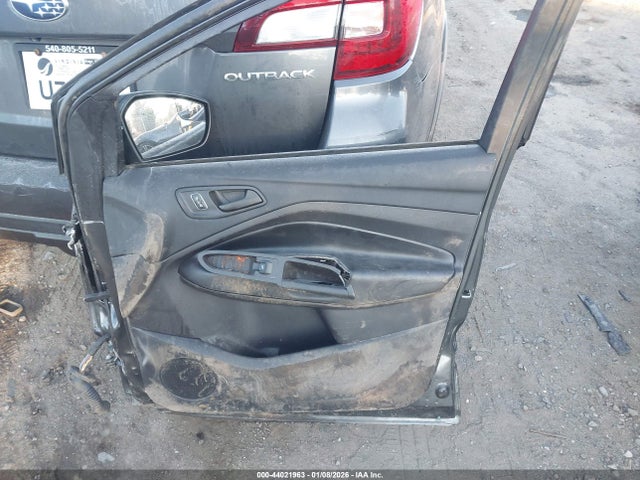 44021963 :رقم المزاد ، 1FMCU0F74KUC20819 vin ، 2019 Ford Escape S مزاد بيع