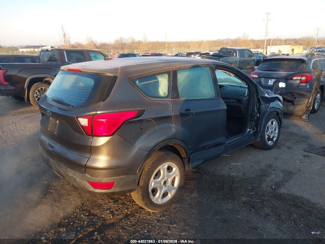 44021963 :رقم المزاد ، 1FMCU0F74KUC20819 vin ، 2019 Ford Escape S مزاد بيع