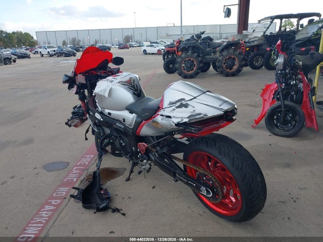 Suzuki GSX1300 RR 2022 JS1EJ11B2N7101350 Image 3