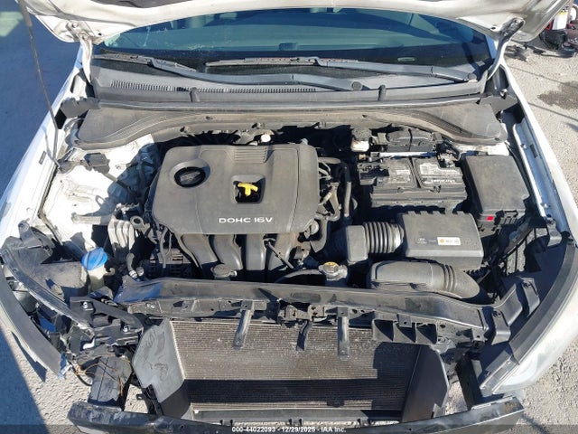 5NPD84LF3JH256185 Hyundai ELANTRA SEL