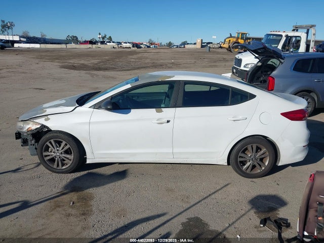 5NPD84LF3JH256185 Hyundai ELANTRA SEL