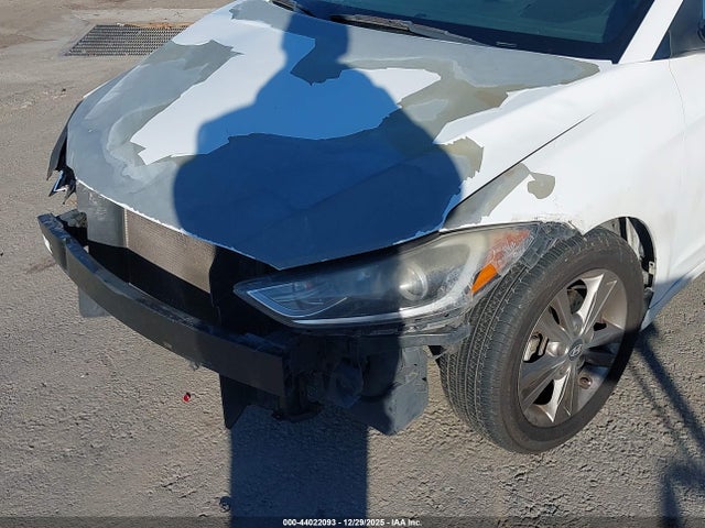 5NPD84LF3JH256185 Hyundai ELANTRA SEL