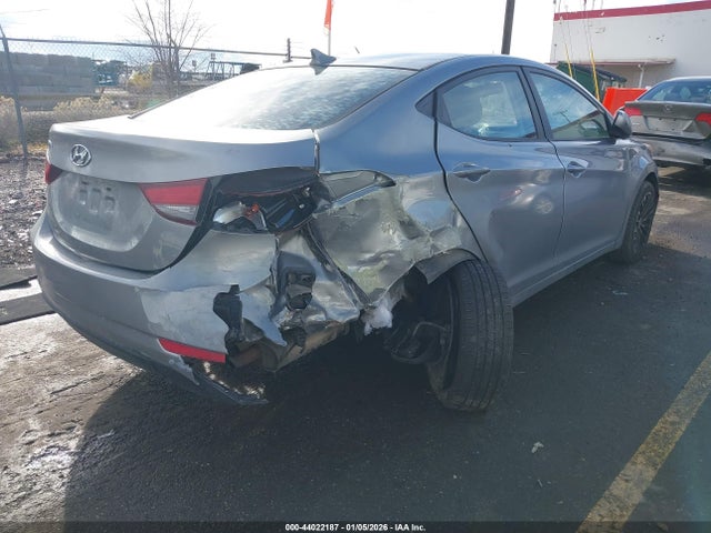 KMHDH4AE7FU229039 Hyundai ELANTRA SE