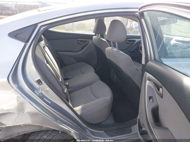 KMHDH4AE7FU229039 Hyundai ELANTRA SE