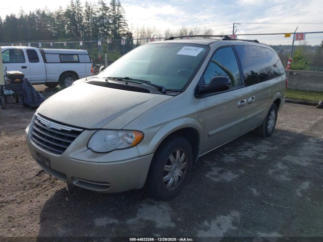 2005 CHRYSLER TOWN & COUNTRY 2C4GP54LX5R391487 Photo 1