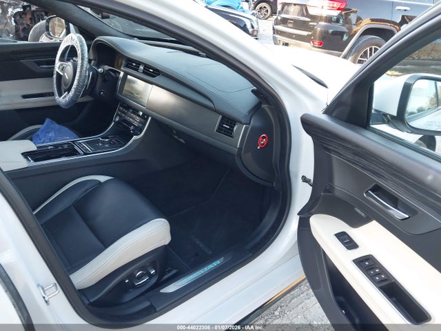 2018 JAGUAR XF SAJBM4FV7JCY66173 Photo 4