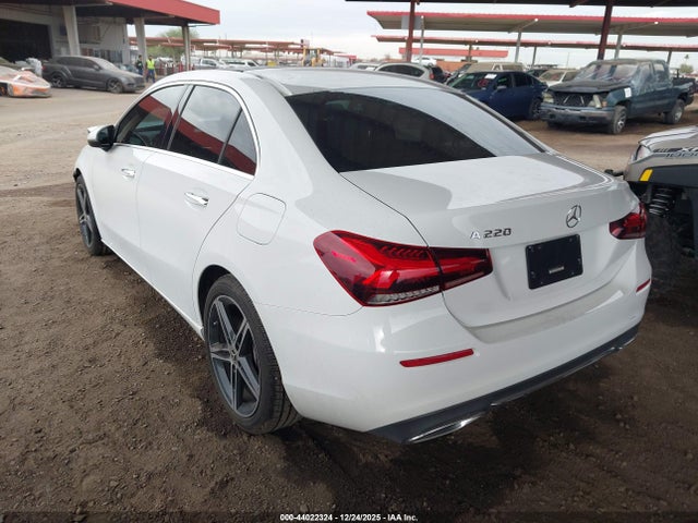 Mercedes-Benz A 220 2021 W1K3G4EB0MJ304364 Image 3