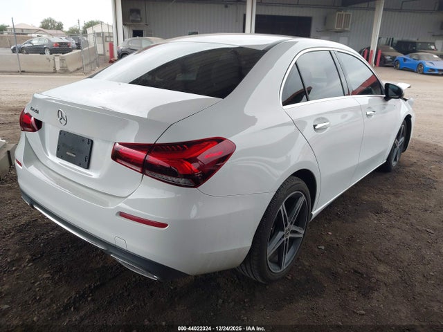 Mercedes-Benz A 220 2021 W1K3G4EB0MJ304364 Image 4