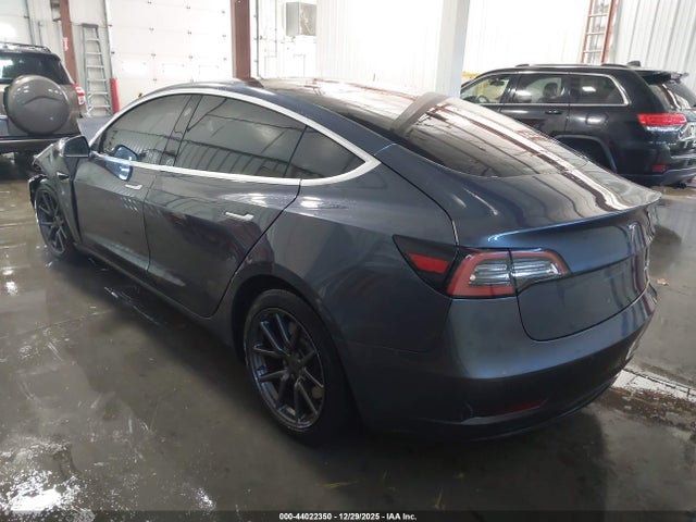 2018 TESLA MODEL 3 5YJ3E1EB1JF144495 Photo 2