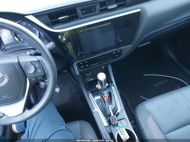 2018 TOYOTA COROLLA 2T1BURHE9JC017677 Photo 10