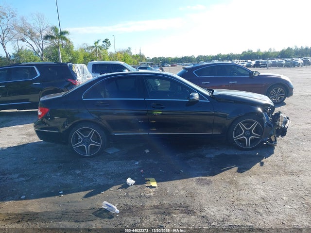Продаж на аукціоні авто 2013 Mercedes-benz C 300 Luxury 4matic/sport 4matic, vin: WDDGF8AB4DG144584, номер лоту: 44022373