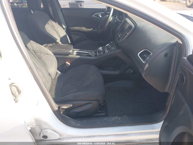 Chrysler 200 Limited 2015 1C3CCCABXFN673643 Image 5