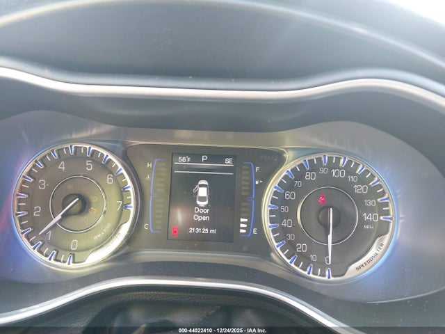 Chrysler 200 Limited 2015 1C3CCCABXFN673643 Image 7