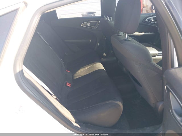 Chrysler 200 Limited 2015 1C3CCCABXFN673643 Image 8