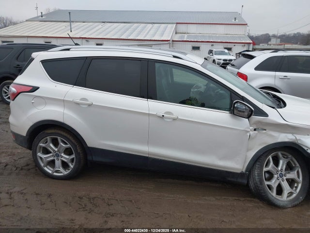 1FMCU0J99JUA80564 Ford Escape Titanium