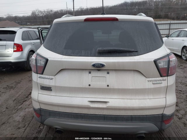 1FMCU0J99JUA80564 Ford Escape Titanium