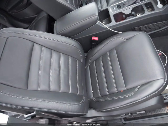 1FMCU0J99JUA80564 Ford Escape Titanium