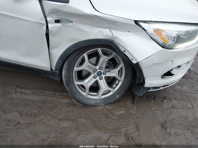 1FMCU0J99JUA80564 Ford Escape Titanium