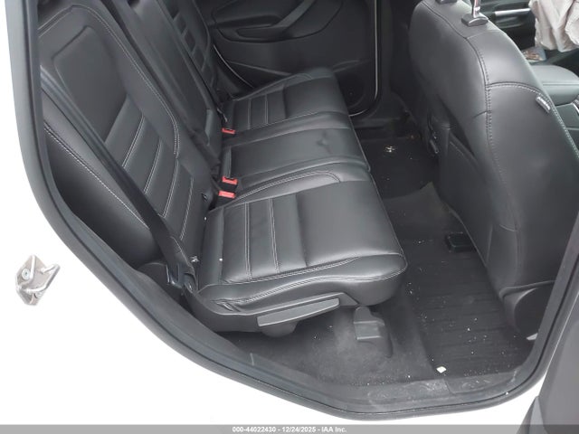 1FMCU0J99JUA80564 Ford Escape Titanium
