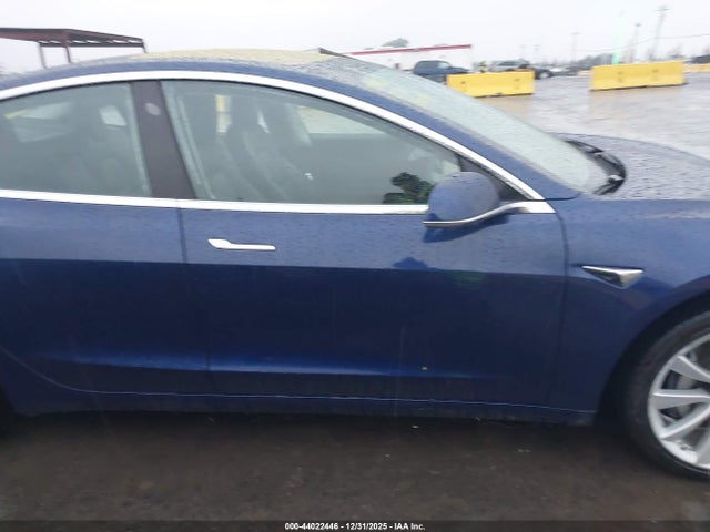 Tesla Model 3 Long Range/mid Range 2018 5YJ3E1EA7JF018262 Image 13