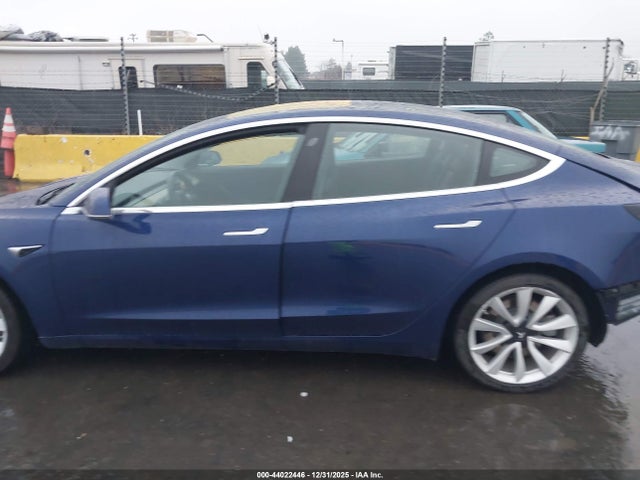 Tesla Model 3 Long Range/mid Range 2018 5YJ3E1EA7JF018262 Image 14