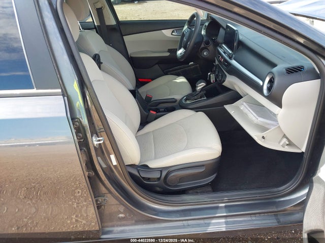 3KPF24AD2NE468047 KIA Forte Lxs