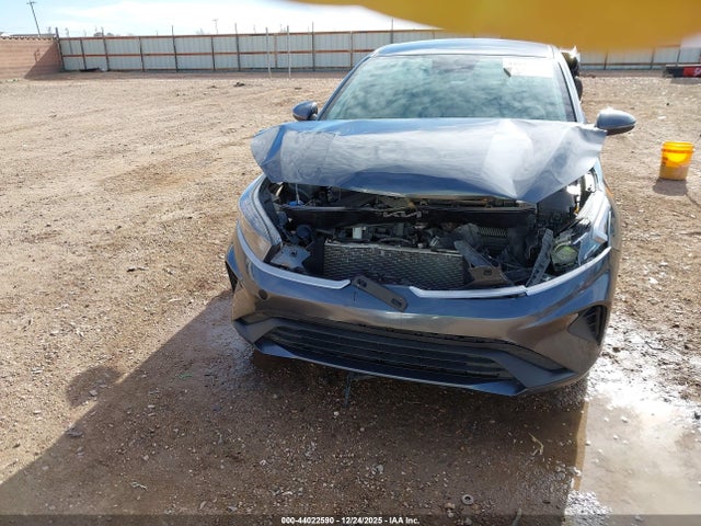 3KPF24AD2NE468047 KIA Forte Lxs