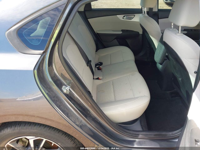 3KPF24AD2NE468047 KIA Forte Lxs