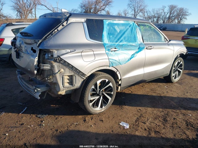 2022 MITSUBISHI OUTLANDER JA4J4UA83NZ080895 Photo 3