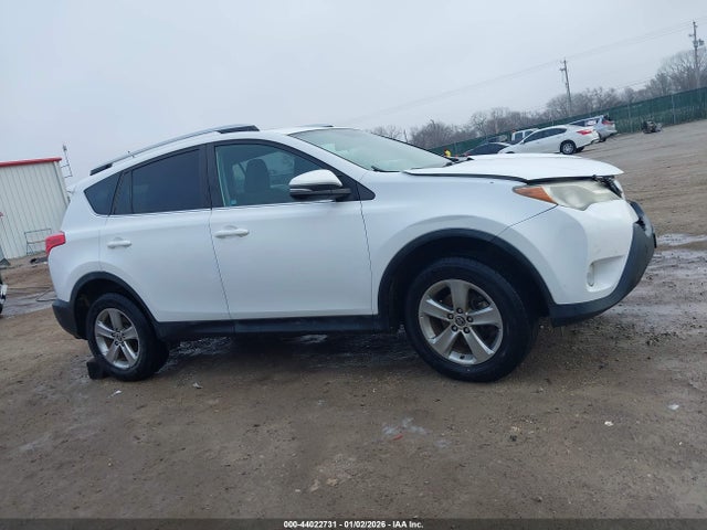 2T3WFREV1FW172835 Toyota Rav4 Xle