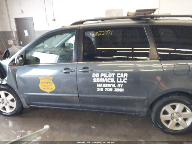2010 Toyota Sienna Le მანქანა იყიდება აუქციონზე, vin: 5TDKK4CC4AS308562, აუქციონის ნომერი: 44022771