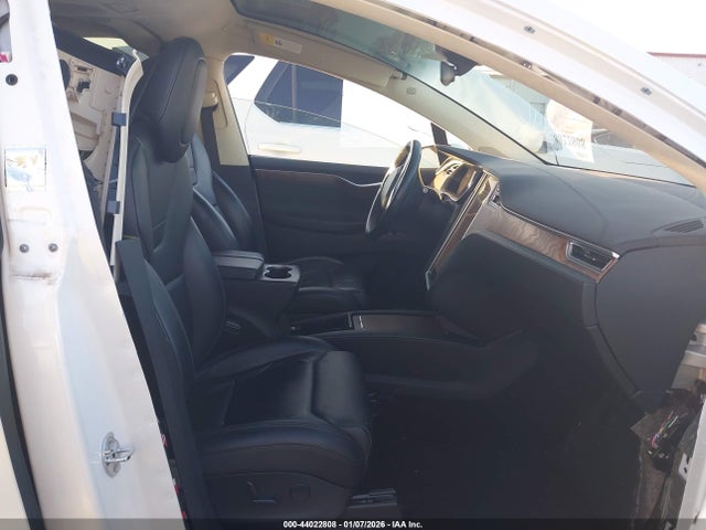 2017 TESLA MODEL X 5YJXCAE22HF061109 Photo 4