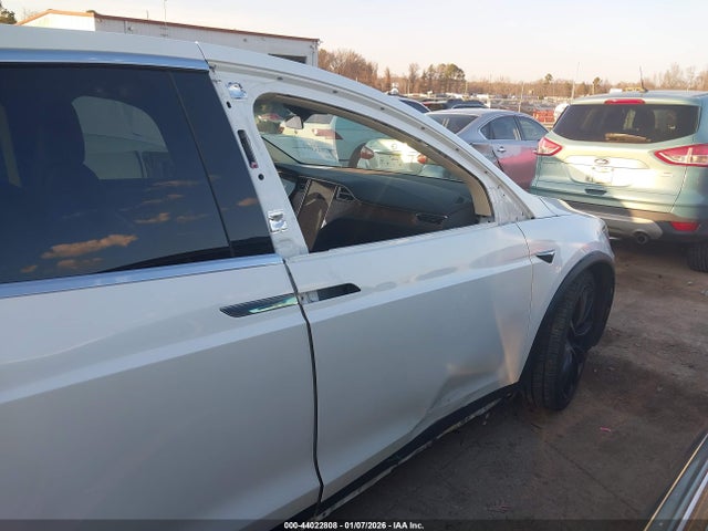 2017 TESLA MODEL X 5YJXCAE22HF061109 Photo 5