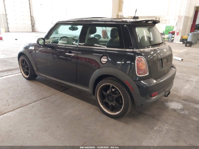 2007 MINI COOPER S WMWMF73527TT82151 Photo 2