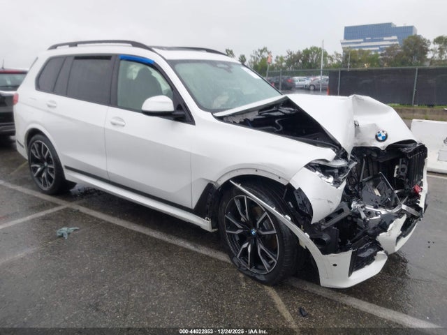 2022 BMW X7 5UXCW2C06N9K70662