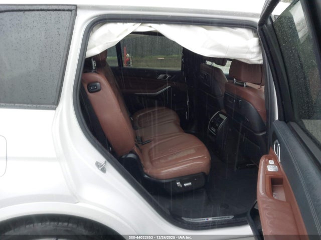 2022 BMW X7 5UXCW2C06N9K70662 Photo 7