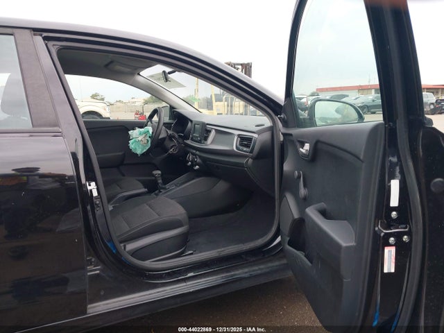 3KPA25AB0JE096040 KIA RIO LX