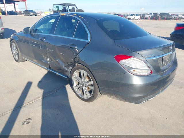 2018 MERCEDES-BENZ C 300 55SWF4JB9JU241086 Photo 2