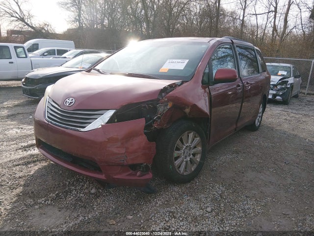 2011 TOYOTA SIENNA 5TDDK3DC3BS019904 Photo 1