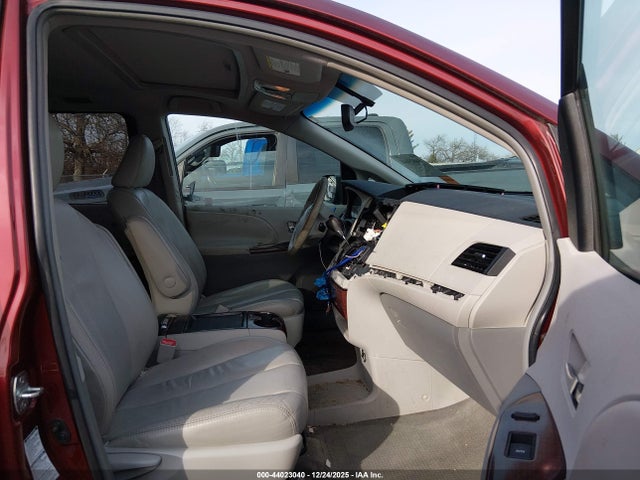 2011 TOYOTA SIENNA 5TDDK3DC3BS019904 Photo 4
