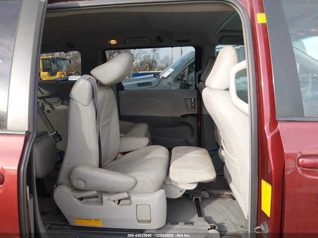 2011 TOYOTA SIENNA 5TDDK3DC3BS019904 Photo 7