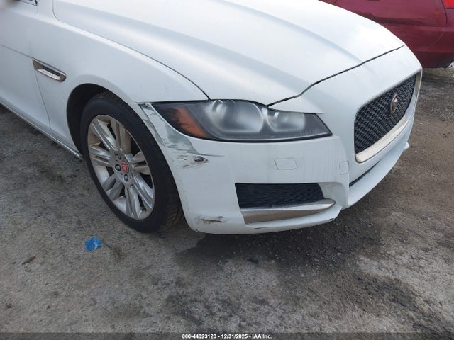 SAJBD4BV8HCY34736 Jaguar Xf 35t Premium