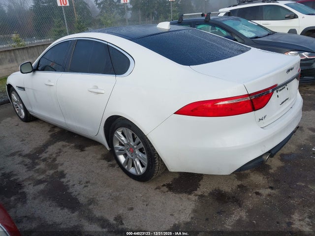 2017 JAGUAR XF SAJBD4BV8HCY34736 Photo 2
