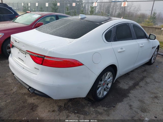 2017 JAGUAR XF SAJBD4BV8HCY34736 Photo 3