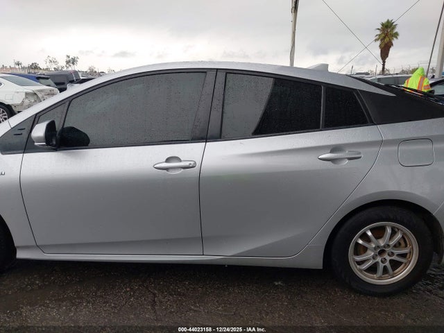 JTDKBRFUXH3029839 Toyota Prius Two