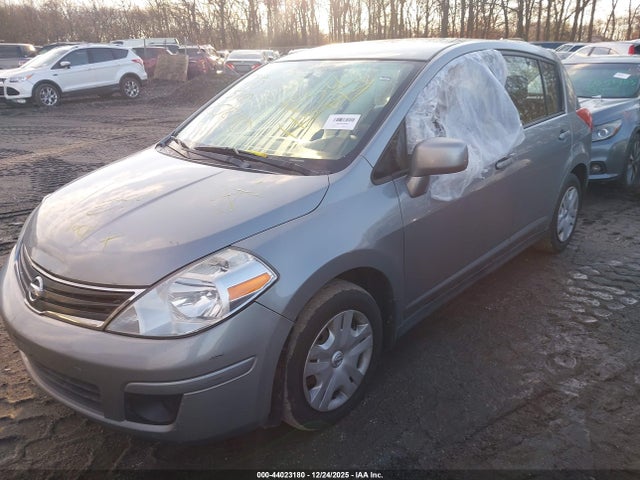 44023180 :رقم المزاد ، 3N1BC1CP2BL372804 vin ، 2011 Nissan Versa 1.8s مزاد بيع