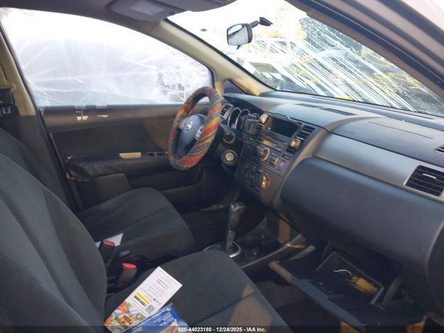 44023180 :رقم المزاد ، 3N1BC1CP2BL372804 vin ، 2011 Nissan Versa 1.8s مزاد بيع